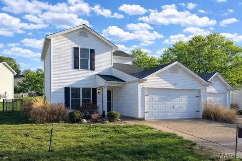 709 College Park Dr, Wentzville, MO 63385