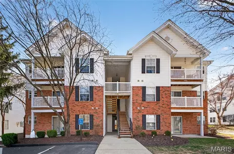 420 Benton Dr #G, Saint Peters, MO 63376