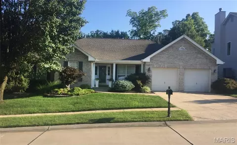 765 Turrentine Trl, Creve Coeur, MO 63141
