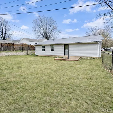 Exterior - 205 N Waller St, Crocker, MO 65452 photo 3 of 4