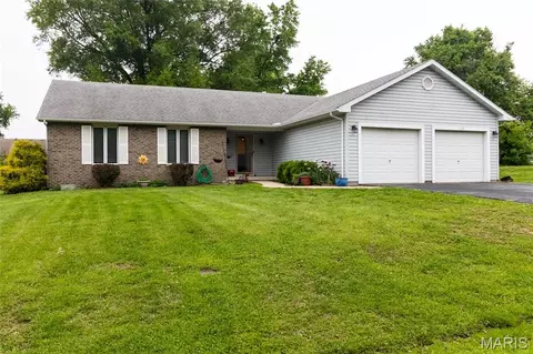 1175 San Juan Dr, Edwardsville, IL 62025