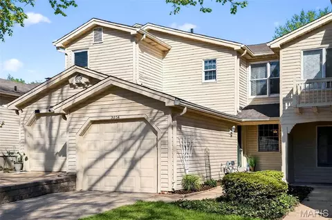 3034 Autumn Lakes Ct, Maryland Heights, MO 63043