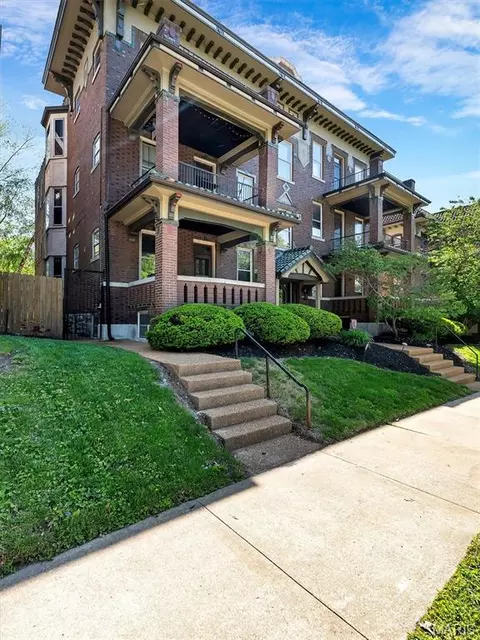 3548 Victor St #2W, Saint Louis, MO 63104