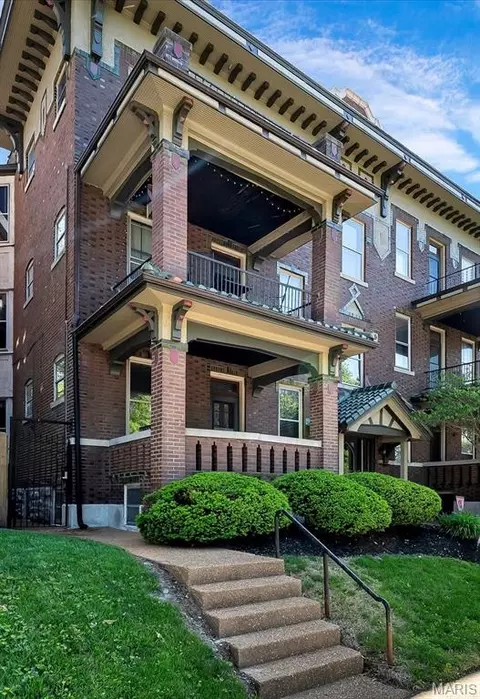 3548 Victor St #2W, Saint Louis, MO 63104
