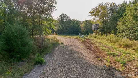 23 Hopkins Rd, Perry, MO 63462