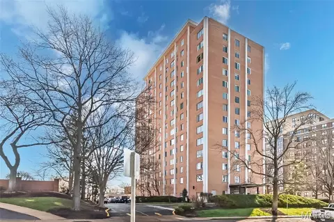 900 S Hanley Rd #5C, Saint Louis, MO 63105