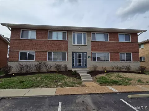 2 Bruce Dr, Florissant, MO 63031