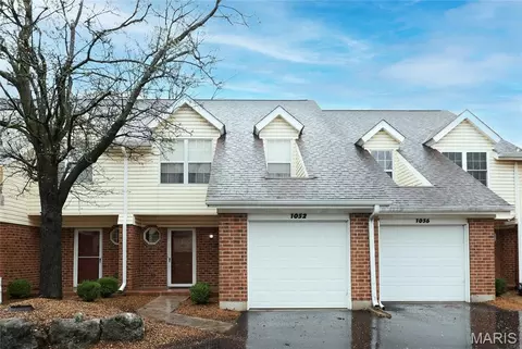 1052 Boggan Pl, Florissant, MO 63031