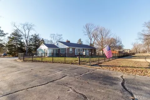 837 Lynn St, Lebanon, MO 65536