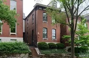 2307 S 11th St, Saint Louis, MO 63104