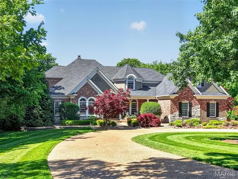 910 Peruque View Dr, Wentzville, MO 63385
