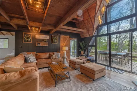 445 Foxfire Circle Dr, Innsbrook, MO 63390
