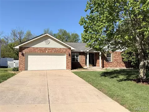307 Longview Dr, Columbia, IL 62236
