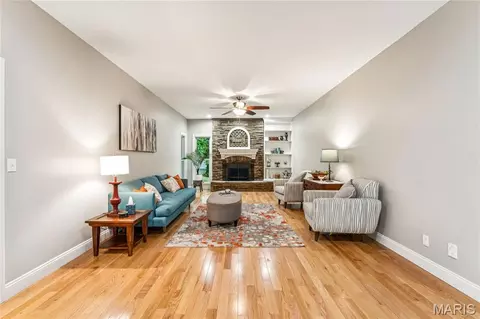 Living - 8 Howe Xing, Festus, MO 63028 photo 1 of 3