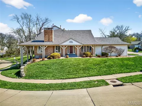 14991 Broadmont Dr, Chesterfield, MO 63017