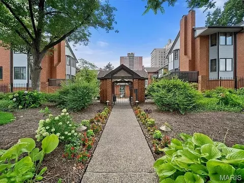 4454 Lindell Blvd #27, Saint Louis, MO 63108