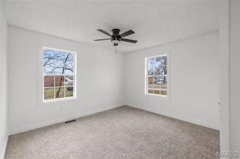 Bedroom - 303 S Pine St, Dixon, MO 65459 photo 1 of 4