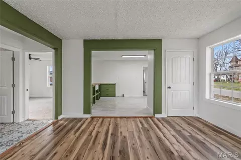 Entry Way - 303 S Pine St, Dixon, MO 65459 photo 1 of 3