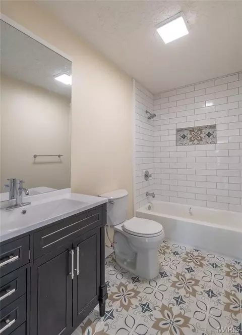 Bath - 303 S Pine St, Dixon, MO 65459 photo 2 of 3