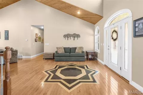 Entry Way - 112 Park Rd, Benton, MO 63736 photo 1 of 2