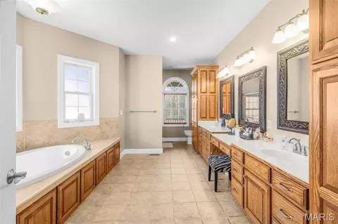 Bath - 112 Park Rd, Benton, MO 63736 photo 2 of 7