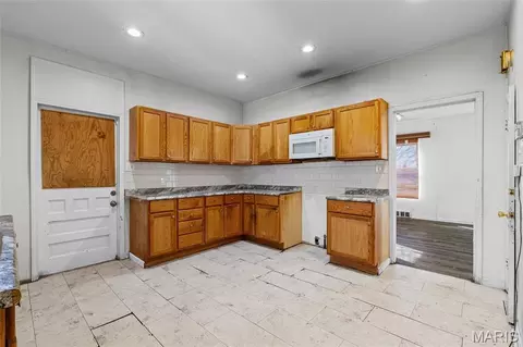 Kitchen - 8621 Martony Ln, Berkeley, MO 63134 photo 2 of 3