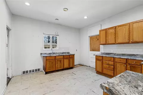 Kitchen - 8621 Martony Ln, Berkeley, MO 63134 photo 1 of 3