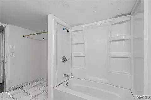 Bath - 8621 Martony Ln, Berkeley, MO 63134 photo 3 of 3