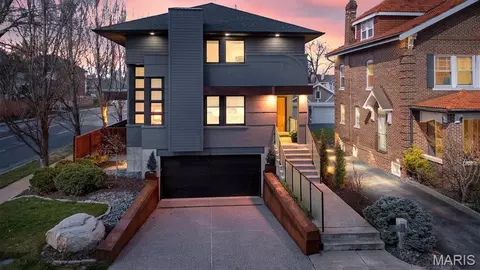 7489 Washington Ave, University City, MO 63130