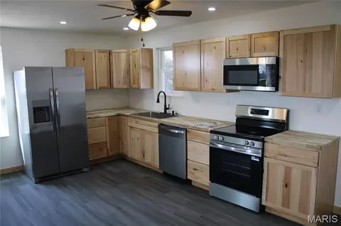 Kitchen - 40825 Madison Trl, Perry, MO 63462 photo 2 of 2