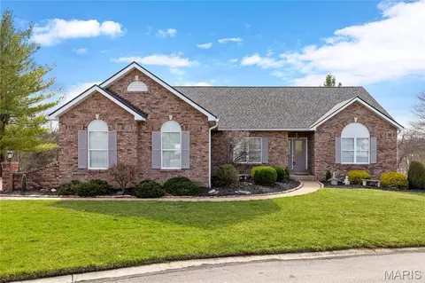 233 Greenburn Dr #10, Weldon Spring, MO 63304