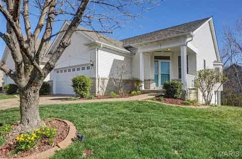 702 Harrier Dr #V, Lake Saint Louis, MO 63367