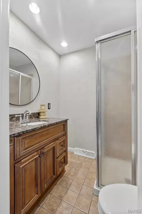 Bath - 1206 Sioux Ave, Jackson, MO 63755 photo 2 of 2