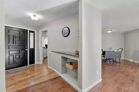Entry Way - 1206 Sioux Ave, Jackson, MO 63755 photo 2 of 2