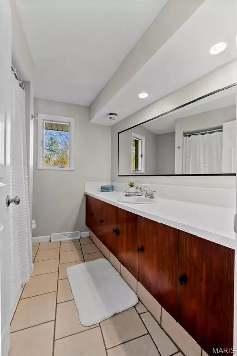 Bath - 1206 Sioux Ave, Jackson, MO 63755 photo 1 of 2