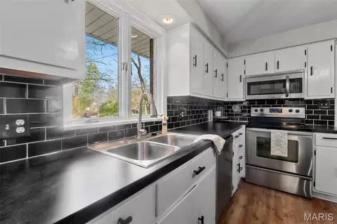 Kitchen - 1206 Sioux Ave, Jackson, MO 63755 photo 3 of 4