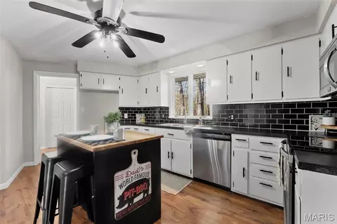 Kitchen - 1206 Sioux Ave, Jackson, MO 63755 photo 2 of 4