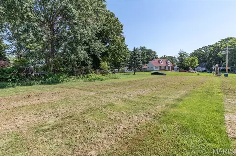 2 Barcelona Ave, Saint Louis, MO 63138