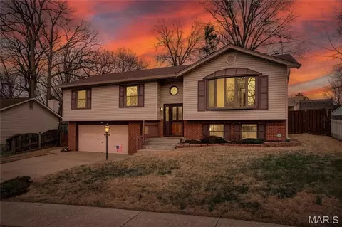 2262 Graystone Dr, Saint Charles, MO 63303