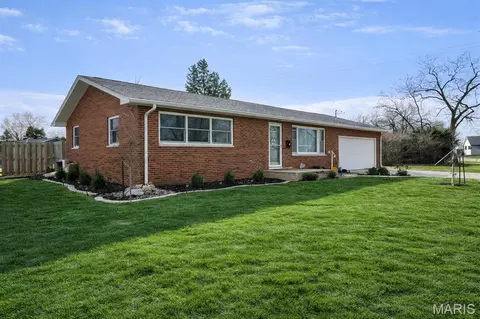818 Kenton Blvd, Taylorville, IL 62568