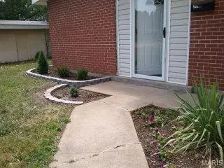 8501 Midwood Ave, Berkeley, MO 63134