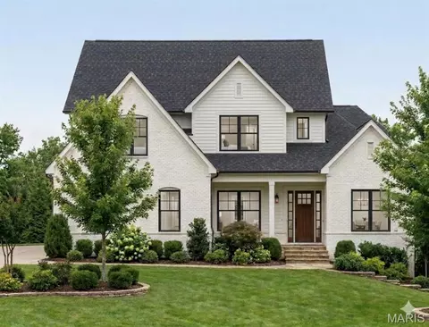 556 Graeser Rd, Creve Coeur, MO 63141