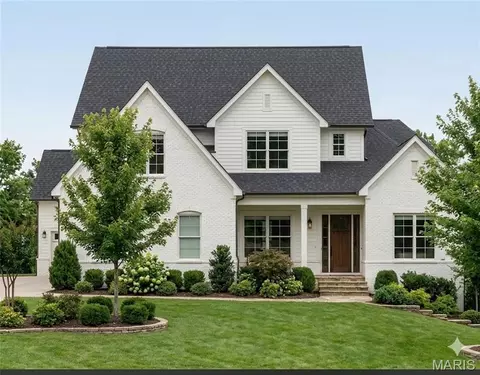 556 Graeser Rd, Creve Coeur, MO 63141