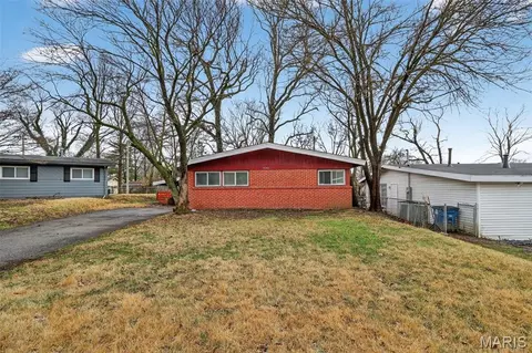 8302 Woodhurst Dr, Berkeley, MO 63134