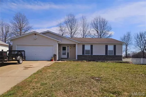 201 Whitetail Crossing Dr, Troy, MO 63379