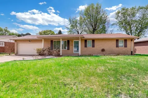 2122 Hamilton Dr, Granite City, IL 62040