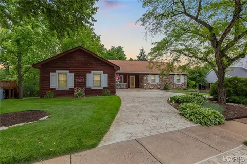 1334 Rusticview Dr, Ballwin, MO 63011