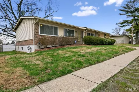 13545 New Halls Ferry Rd, Florissant, MO 63033