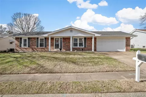 3005 Headland Dr, Saint Charles, MO 63301
