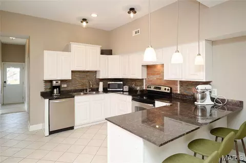 2703 Mcnair Ave, Saint Louis, MO 63118